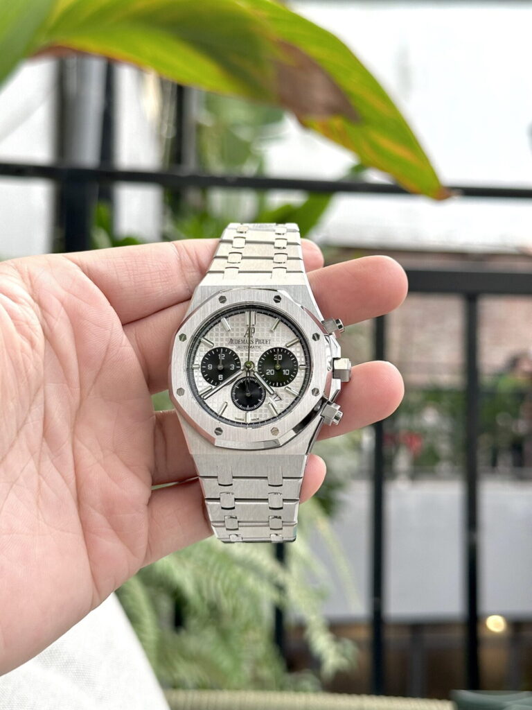 Explore Details of Audemars Piguet Royal Oak Replica Watch