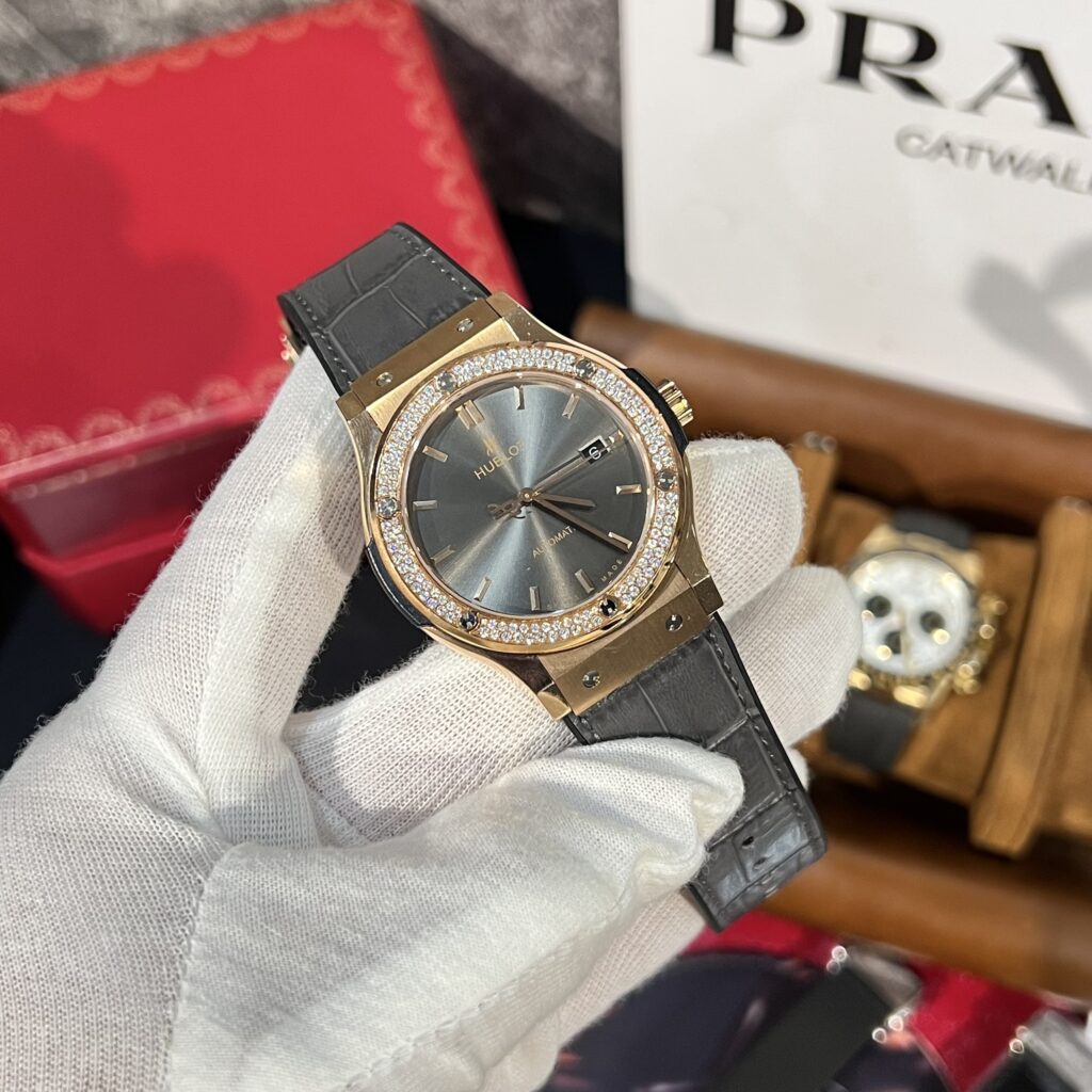 Product Information Case Size: 38mm Crystal: Sapphire Case Material: Stainless Steel Band Material: Rubber - Leather Movement: Automatic - Eta 2892 Water Resistant: 5ATM Delivery: All Countries In The World 7-10 Days CONTACT US THROUGH WHATSAPP +84962589496 FOR CONSULTATION. 10% OFF WHEN PAYING WITH WESTERN UNION.