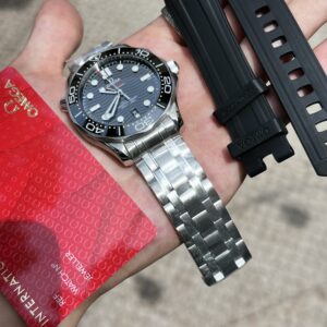 Omega Seamaster Black Dial Replica Watch VS Factory 42mm (1)