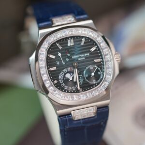 Patek Philippe Nautilus 5724G Blue Dial Replica Watch GR Factory 40mm (1)