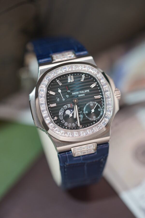 Patek Philippe Nautilus 5724G Blue Dial Replica Watch GR Factory 40mm (1)