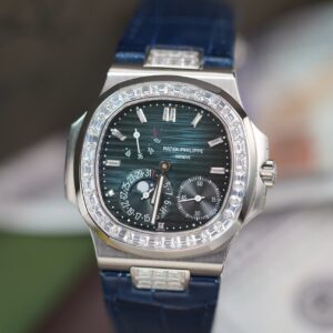 Patek Philippe Nautilus 5724G Blue Dial Replica Watch GR Factory 40mm (1)