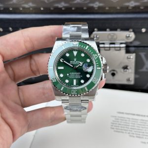 Rolex Submariner Date 116610LV Hulk Best Replica Watch Clean Factory 40mm (1)