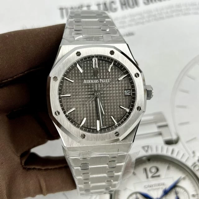 Audemars Piguet Royal Oak Phenomenon and Replica Watches (2)