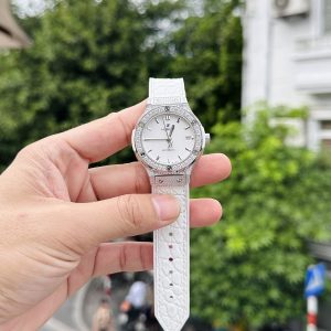 Hublot Classic Fusion Diamonds White Color Replica Watch 38mm (3)