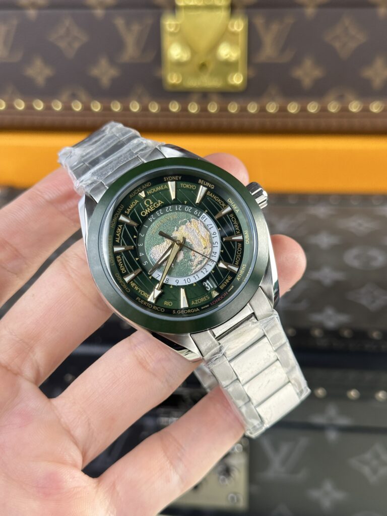 Omega Seamaster Aqua Terra Worldtimer Replica Watch Green Dial 43mm (1)