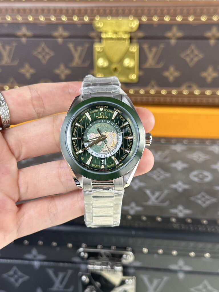 Omega Seamaster Aqua Terra Worldtimer Replica Watch Green Dial 43mm (1)