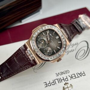 Patek Philippe Nautilus 5724 Replica Watch 18K Gold Wrapped Moissanite Diamonds 40mm (1)