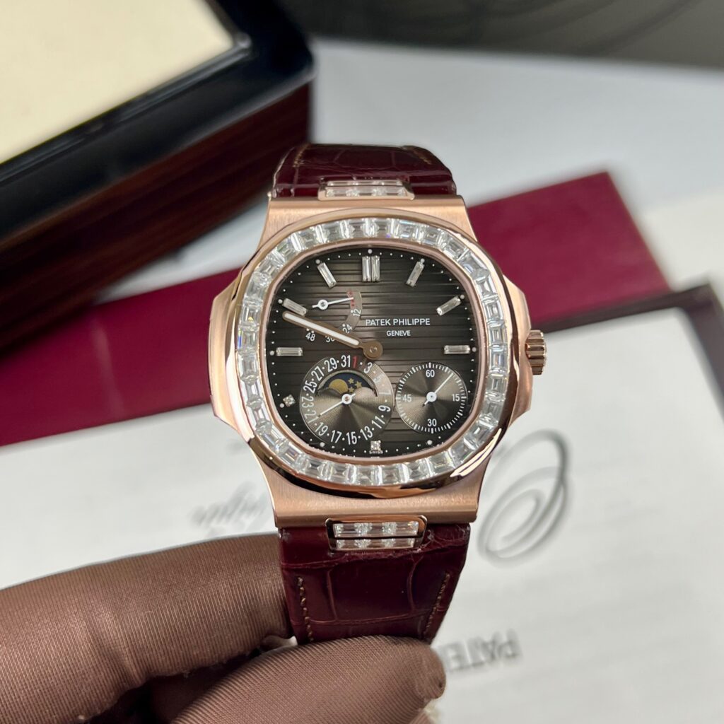 Patek Philippe Nautilus 5724 Replica Watch 18K Gold Wrapped Moissanite Diamonds 40mm (1)