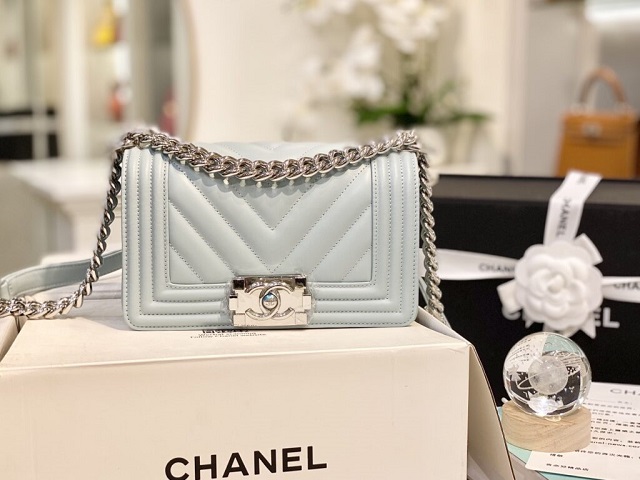 Chanel Replica Bags Fulfill Vietnamese Women's Passion for Luxury Goods (1)