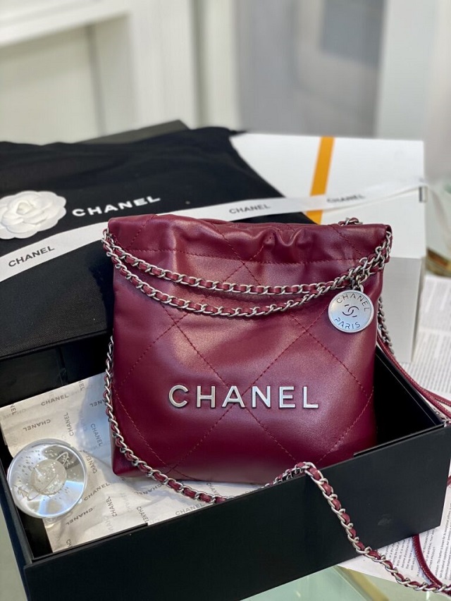 Chanel Replica Bags Fulfill Vietnamese Women's Passion for Luxury Goods (2)