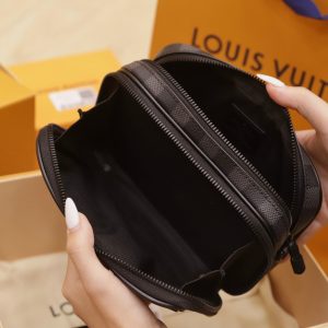 Louis Vuitton Wearable Wallet Black Crossbody Replica Handbags (7)