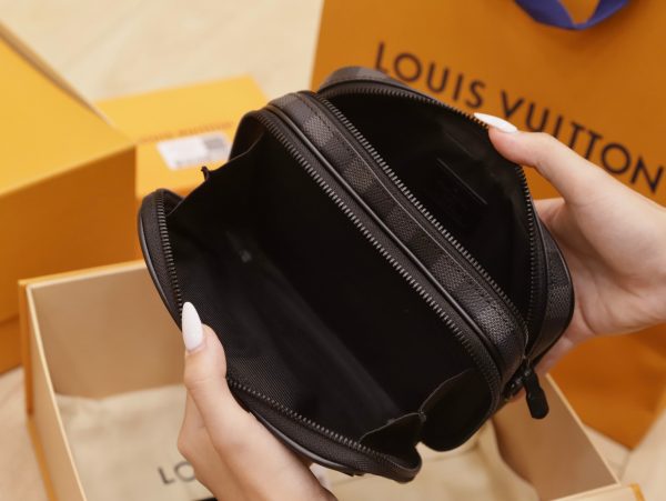 Louis Vuitton Wearable Wallet Black Crossbody Replica Handbags (7)