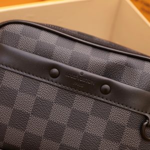 Louis Vuitton Wearable Wallet Black Crossbody Replica Handbags (7)