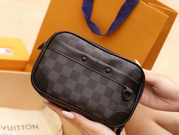 Louis Vuitton Wearable Wallet Black Crossbody Replica Handbags (7)