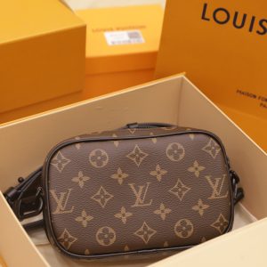 Louis Vuitton Wearable Wallet Brown Crossbody Replica Handbags (1)