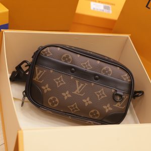 Louis Vuitton Wearable Wallet Brown Crossbody Replica Handbags (3)