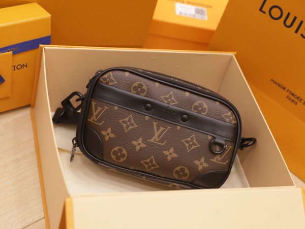 Louis Vuitton Wearable Wallet Brown Crossbody Replica Handbags (3)