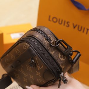 Louis Vuitton Wearable Wallet Brown Crossbody Replica Handbags (3)