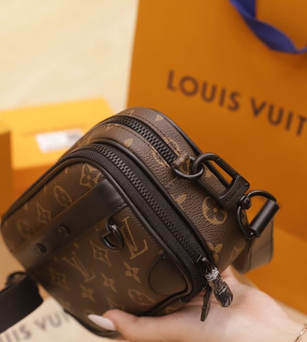 Louis Vuitton Wearable Wallet Brown Crossbody Replica Handbags (3)