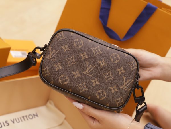 Louis Vuitton Wearable Wallet Brown Crossbody Replica Handbags (3)