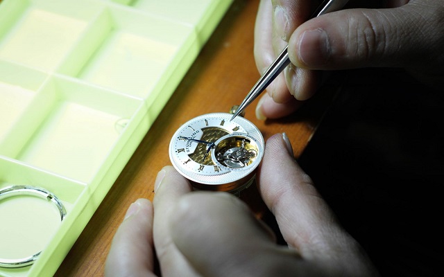 Reliable Replica Watch Repair Service at Min Luxury (4)