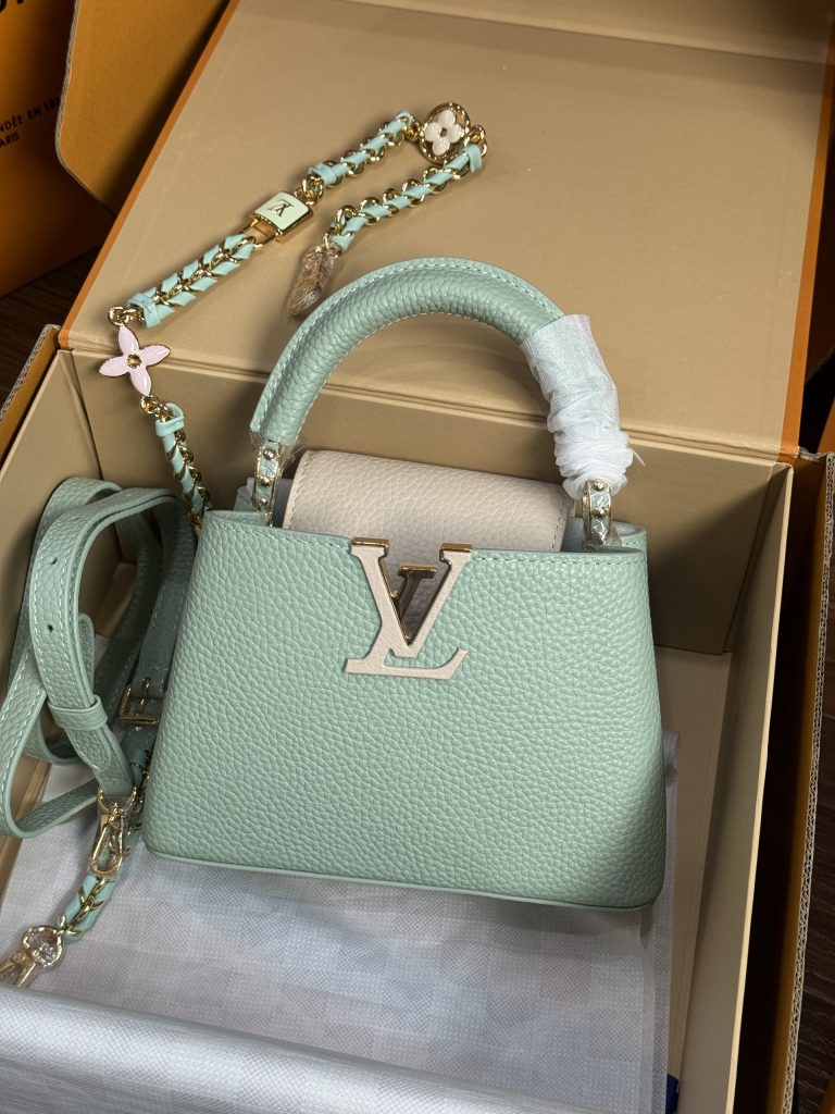 Louis Vuitton LV Capucines Mini Womens Green Replica Bags 21x14x8cm (2)