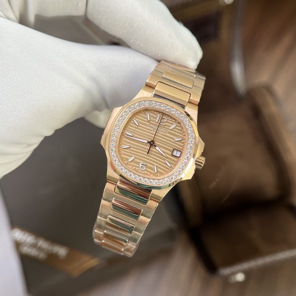 Patek Philippe Nautilus 7010 Best Replica Watch Rose Gold 32mm (5)