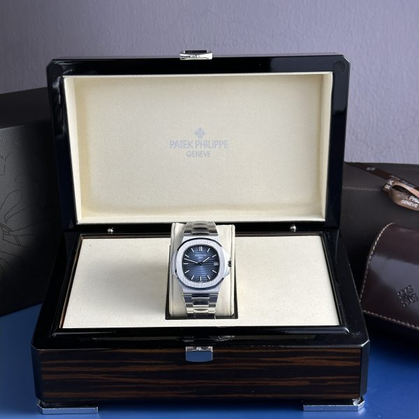 Patek Philippe Nautilus 5711 Blue Dial Best Replica 3K Factory 40mm (2)