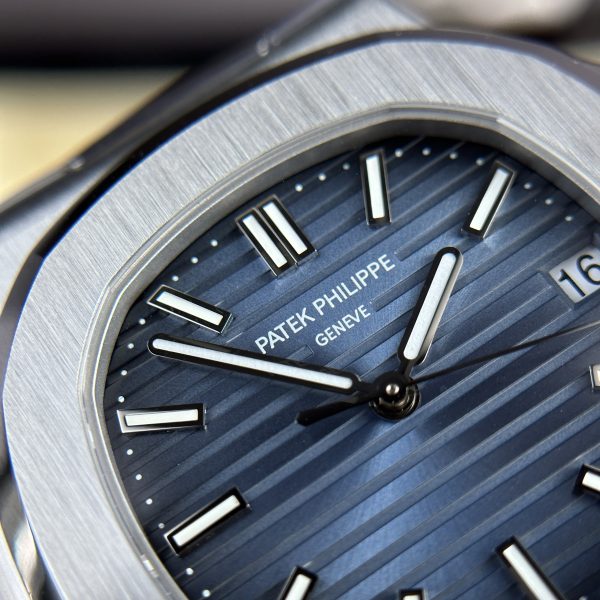 Patek Philippe Nautilus 5711 Blue Dial Best Replica 3K Factory 40mm (5)