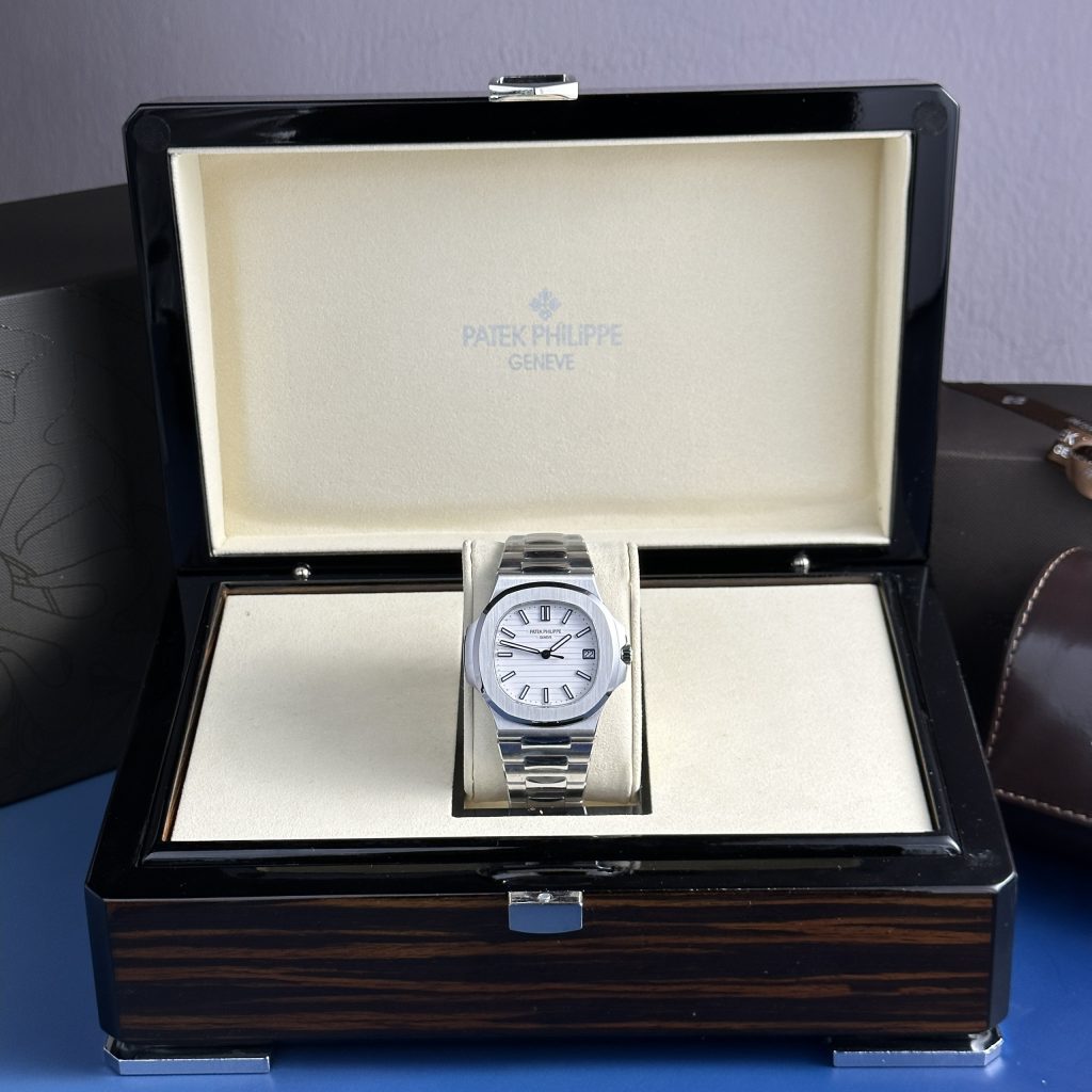 Patek Philippe Nautilus 5711 White Dial Best Replica 3K Factory 40mm (1)