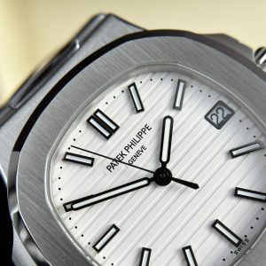 Patek Philippe Nautilus 5711 White Dial Best Replica 3K Factory 40mm (1)