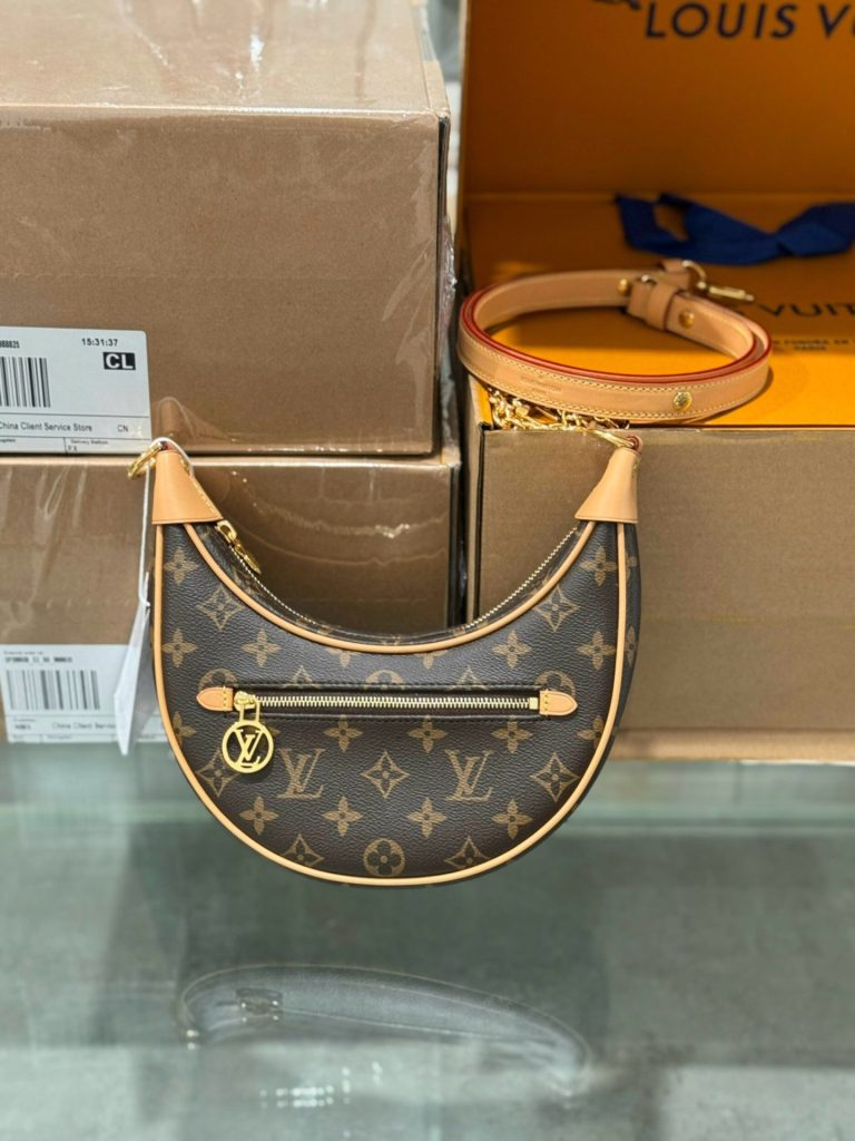 Louis Vuitton Replica Bags A Fashion Icon (1)