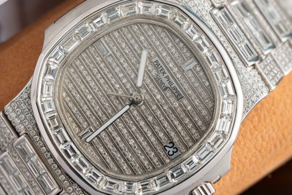 Patek Philippe Nautilus 5719 Best Replica Full Diamonds CZ 40mm (12)