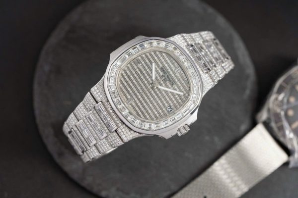 Patek Philippe Nautilus 5719 Best Replica Full Diamonds CZ 40mm (12)