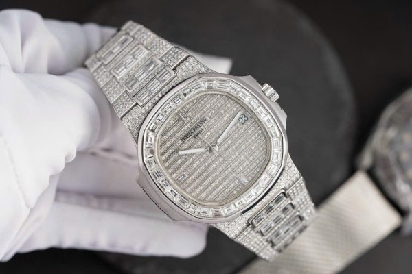 Patek Philippe Nautilus 5719 Best Replica Full Diamonds CZ 40mm (12)