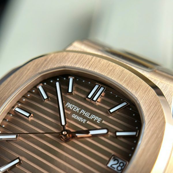 Patek Philippe Nautilus 5711 Best Replica Watch Chocolate Dial 3K Factory 40mm (2)