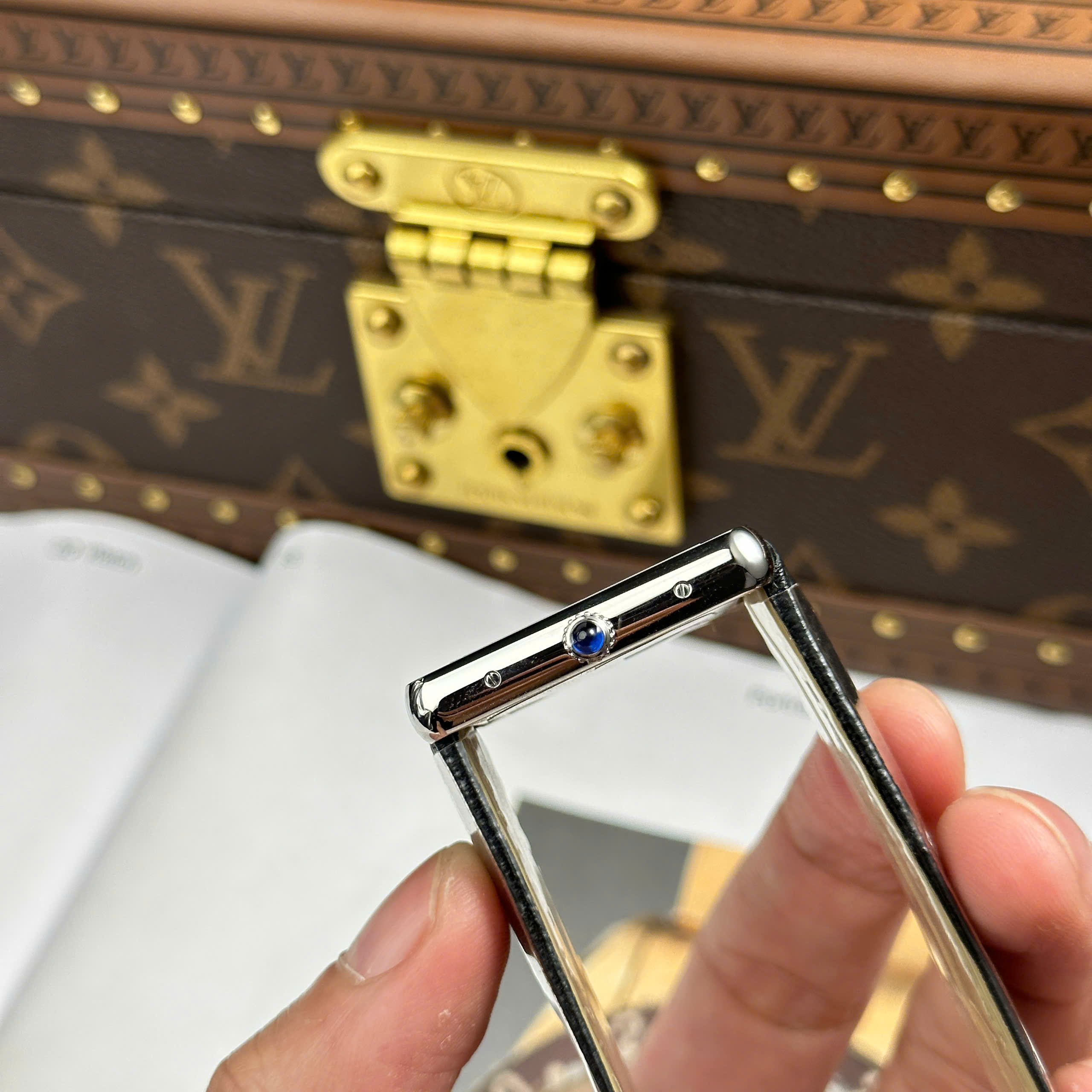 Cartier Tank Solo Best Imitation Watch White Dial Rhinestone Bezel Leather Strap Quartz AF Factory 27.5mm x 35mm (2)