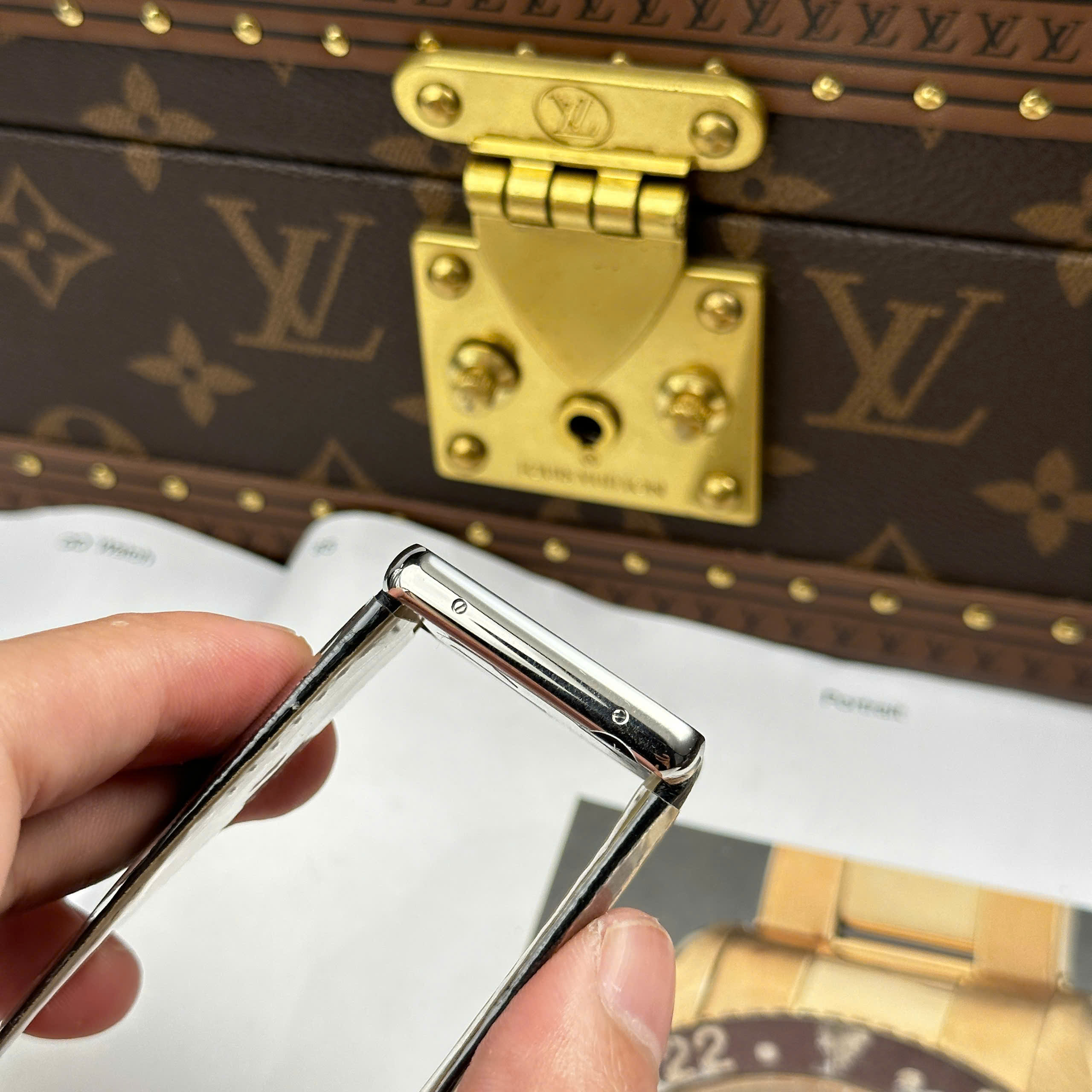 Cartier Tank Solo Best Imitation Watch White Dial Rhinestone Bezel Leather Strap Quartz AF Factory 27.5mm x 35mm (3)