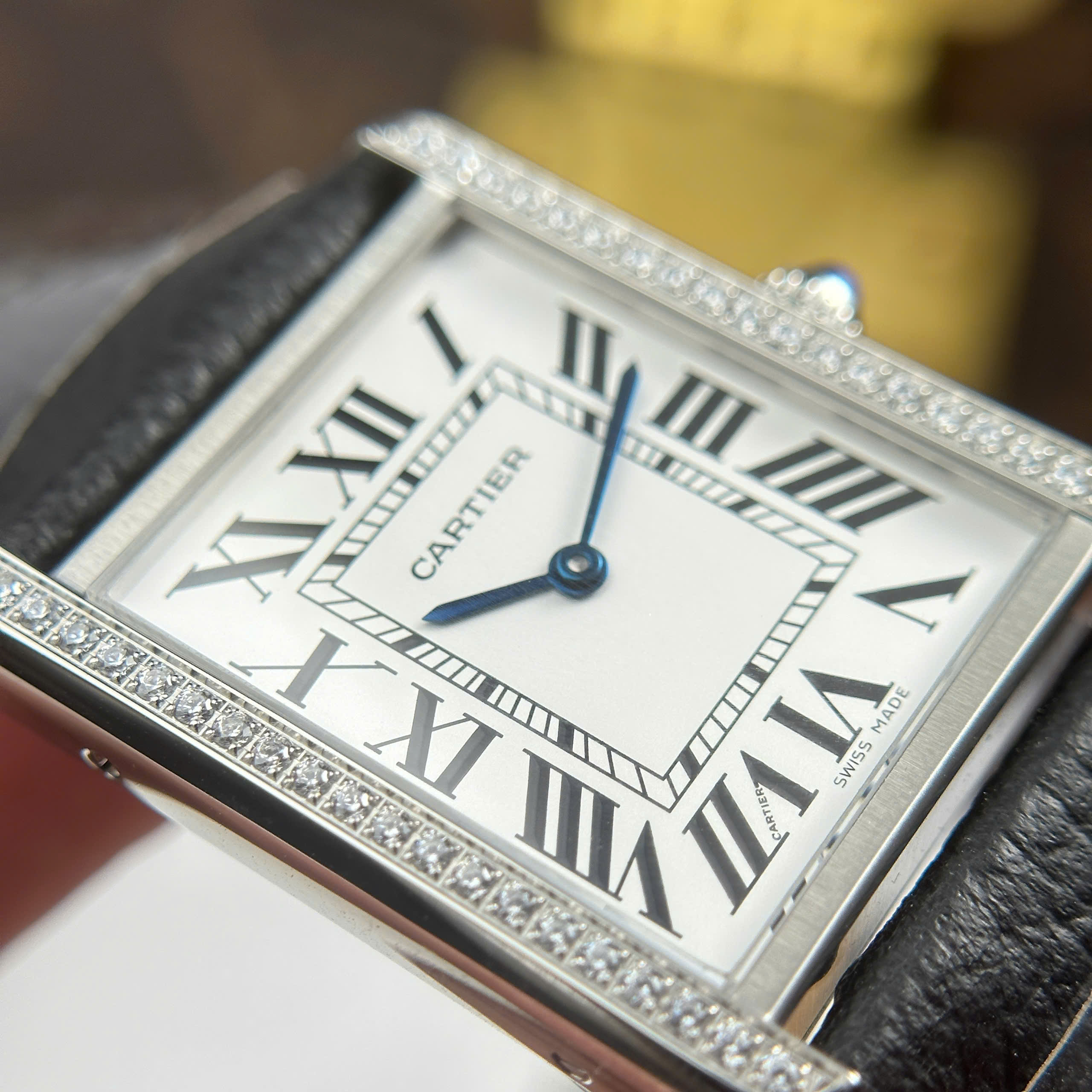 Cartier Tank Solo Best Imitation Watch White Dial Rhinestone Bezel Leather Strap Quartz AF Factory 27.5mm x 35mm (5)