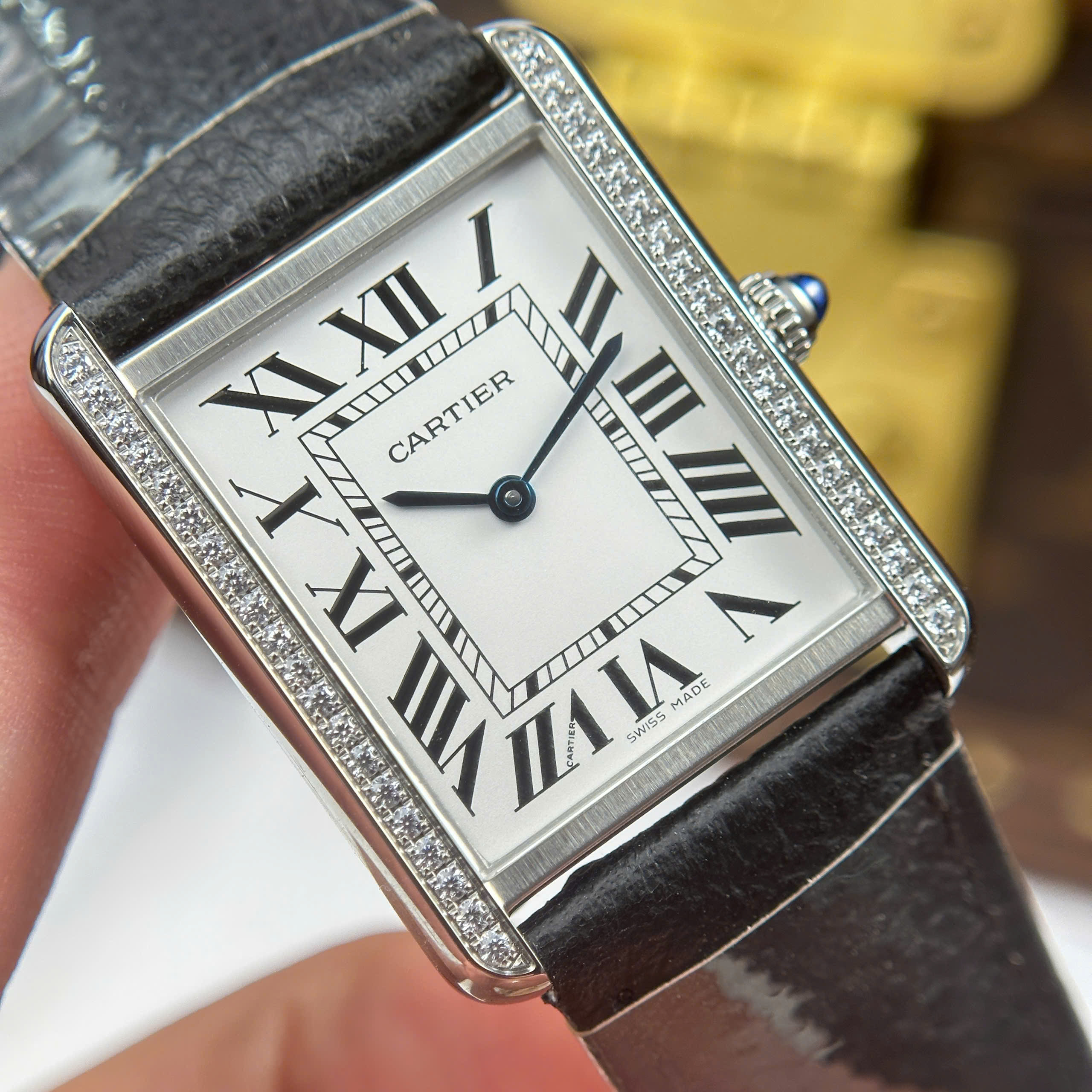 Cartier Tank Solo Best Imitation Watch White Dial Rhinestone Bezel Leather Strap Quartz AF Factory 27.5mm x 35mm (6)