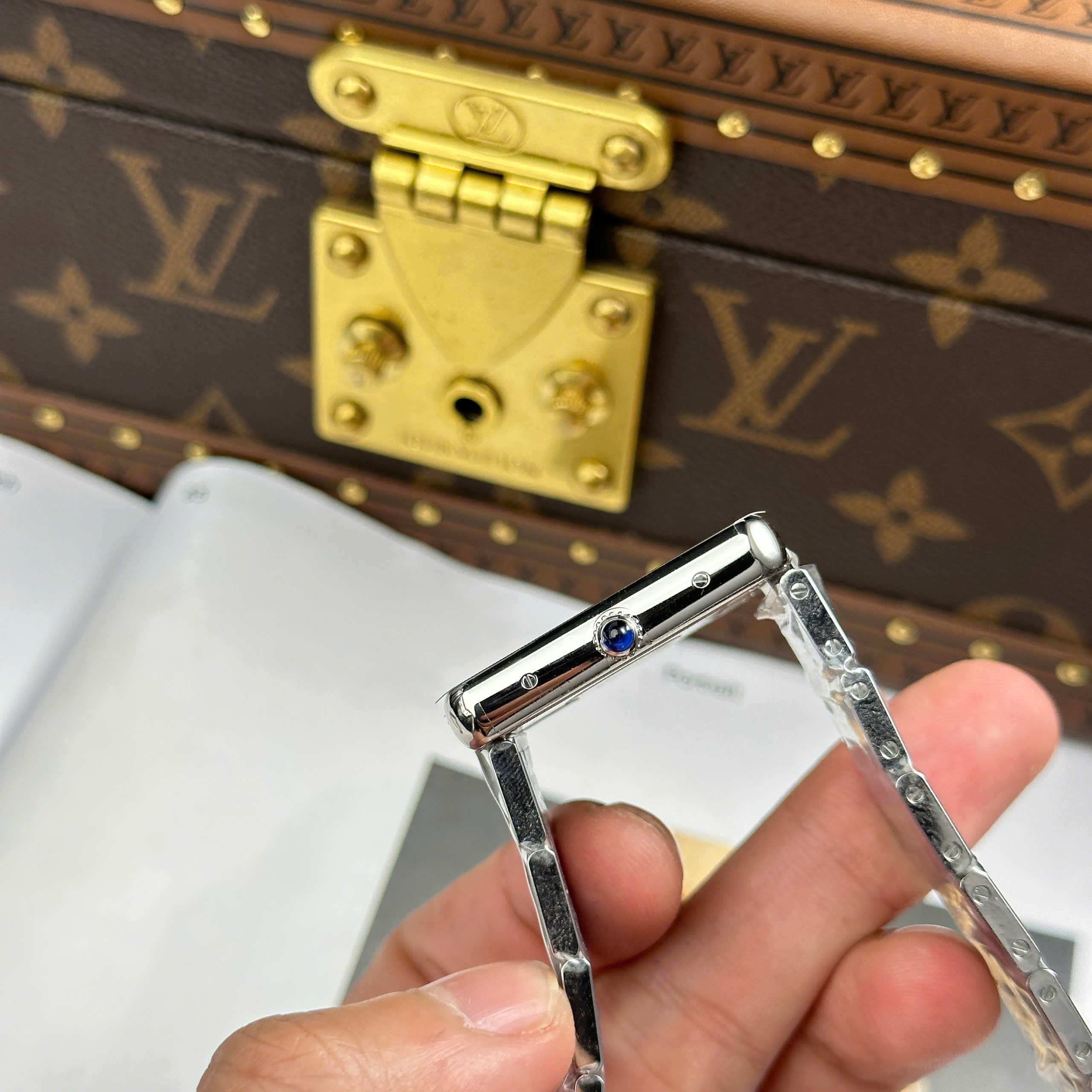 Cartier Tank Solo Replica Watch White Dial Stainless Steel Quartz AF Factory 27.5mm x 35mm (3)