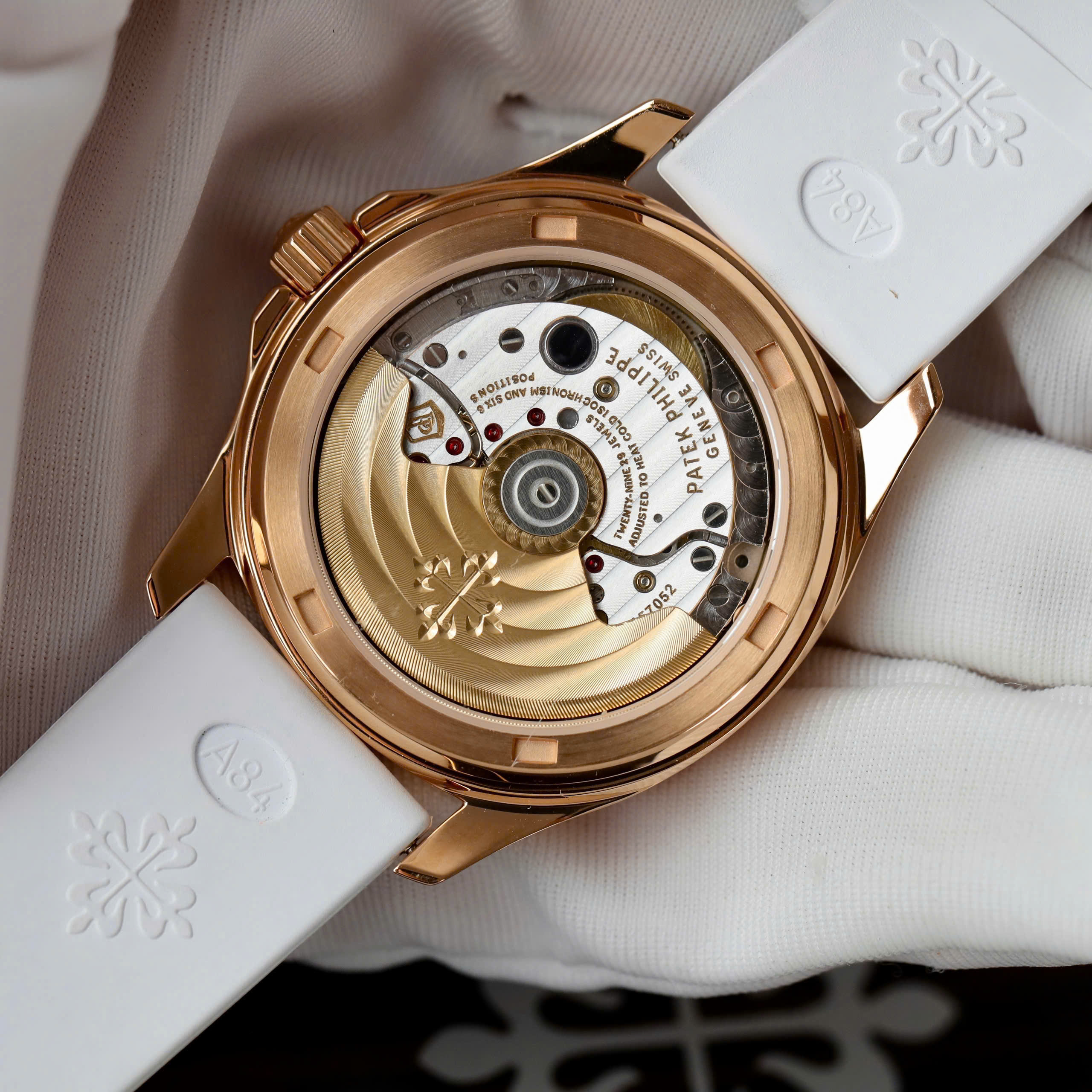 Patek Philippe Aquanaut 5067 Replica Watch 18K Gold Wrapped Diamond Moissanite Hong Kong Rubber Strap 35.5mm (2)