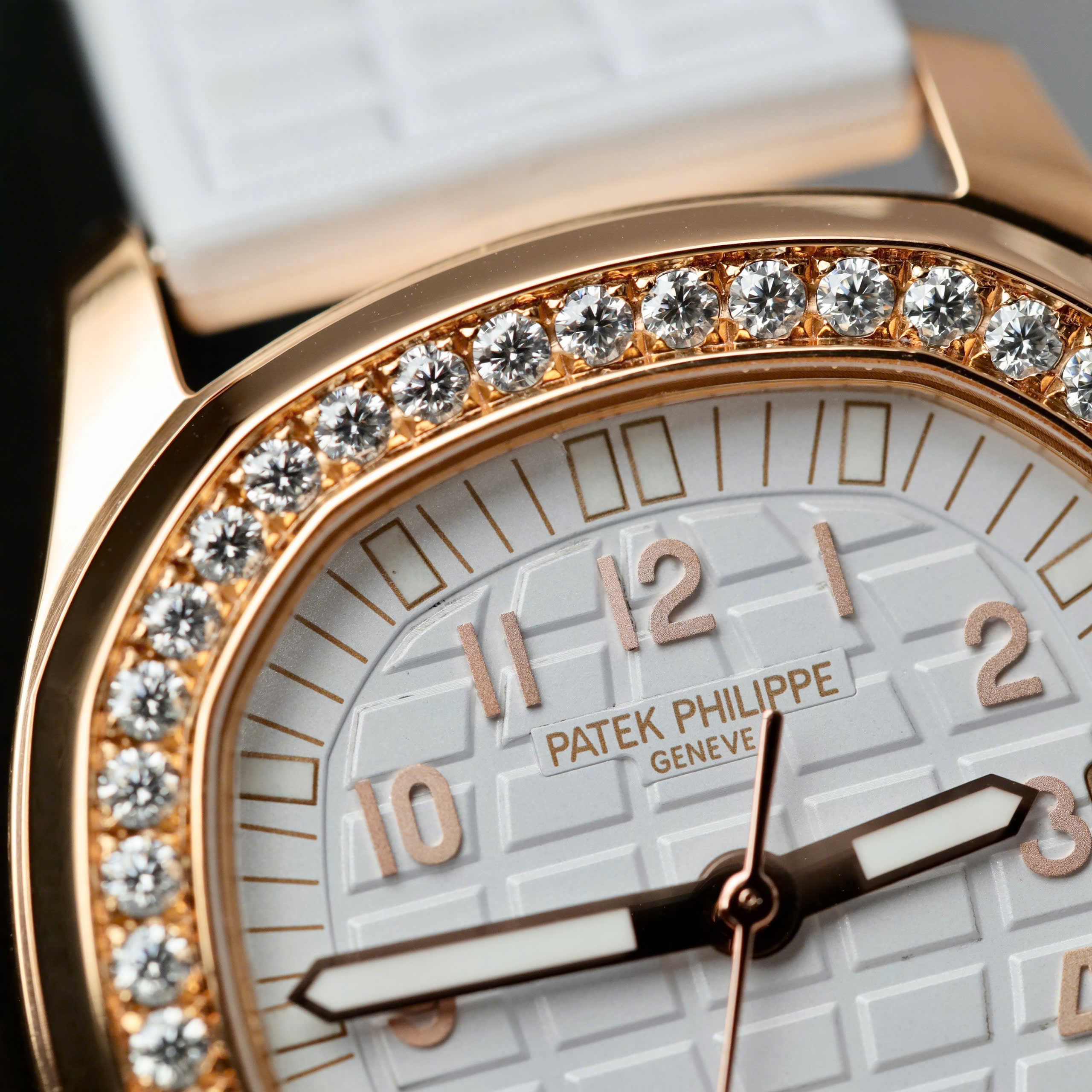 Patek Philippe Aquanaut 5067 Replica Watch 18K Gold Wrapped Diamond Moissanite Hong Kong Rubber Strap 35.5mm (4)