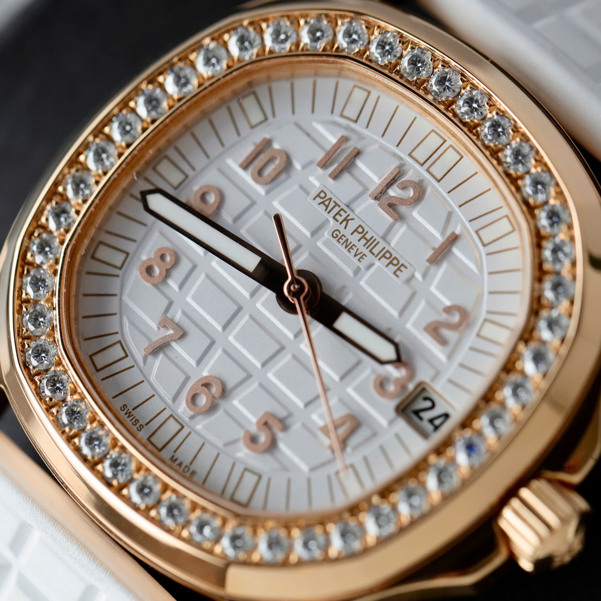 Patek Philippe Aquanaut 5067 Replica Watch 18K Gold Wrapped Diamond Moissanite Hong Kong Rubber Strap 35.5mm (5)