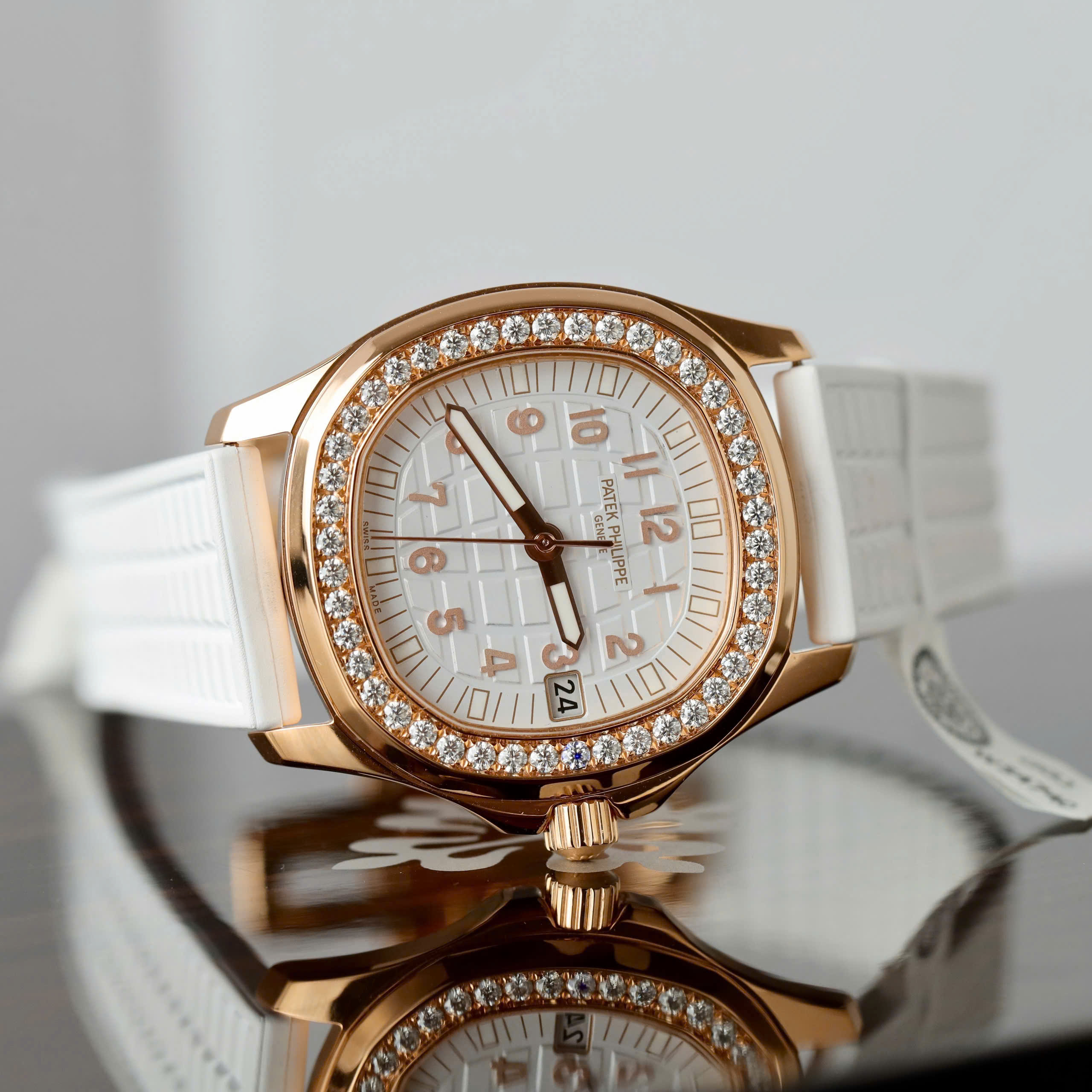 Patek Philippe Aquanaut 5067 Replica Watch 18K Gold Wrapped Diamond Moissanite Hong Kong Rubber Strap 35.5mm (6)