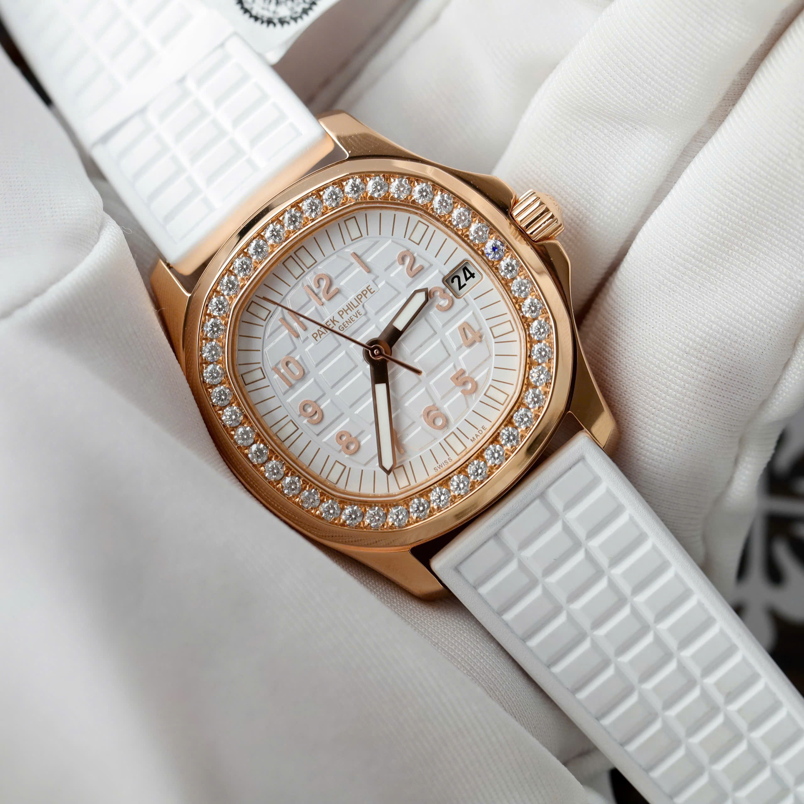 Patek Philippe Aquanaut 5067 Replica Watch 18K Gold Wrapped Diamond Moissanite Hong Kong Rubber Strap 35.5mm (7)