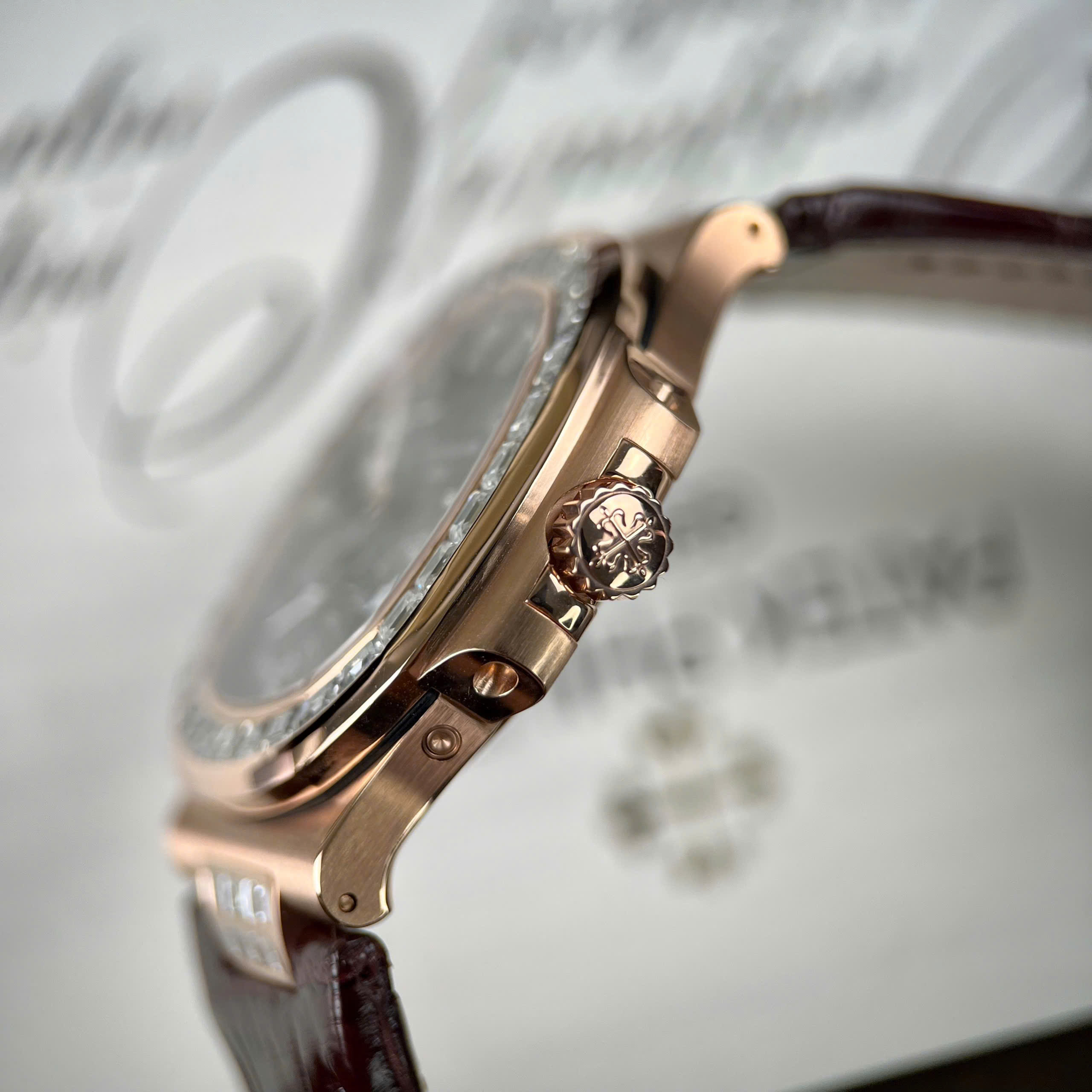 Patek Philippe Nautilus 5724R Best Replica Watch Gold 18K Wrapped Bezel Diamond Moissanite Baguette Grey Dial Leather Strap 40mm (5)