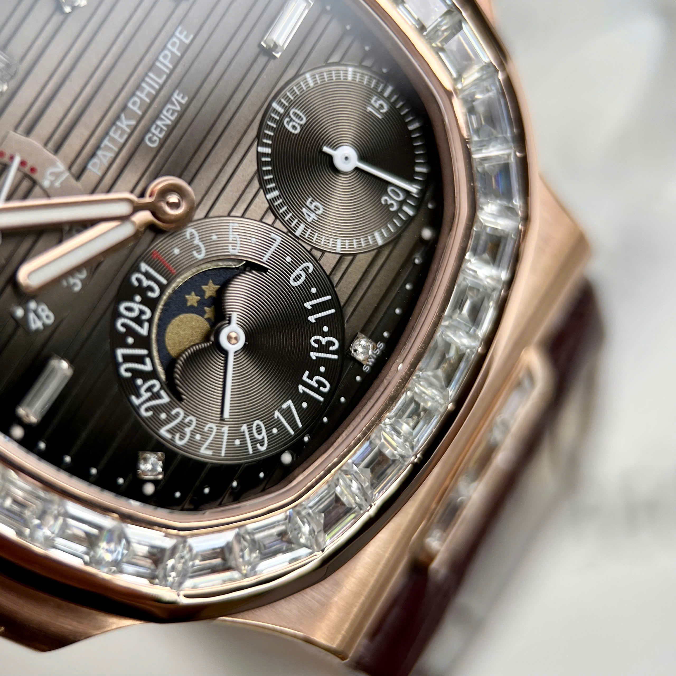 Patek Philippe Nautilus 5724R Best Replica Watch Gold 18K Wrapped Bezel Diamond Moissanite Baguette Grey Dial Leather Strap 40mm (6)