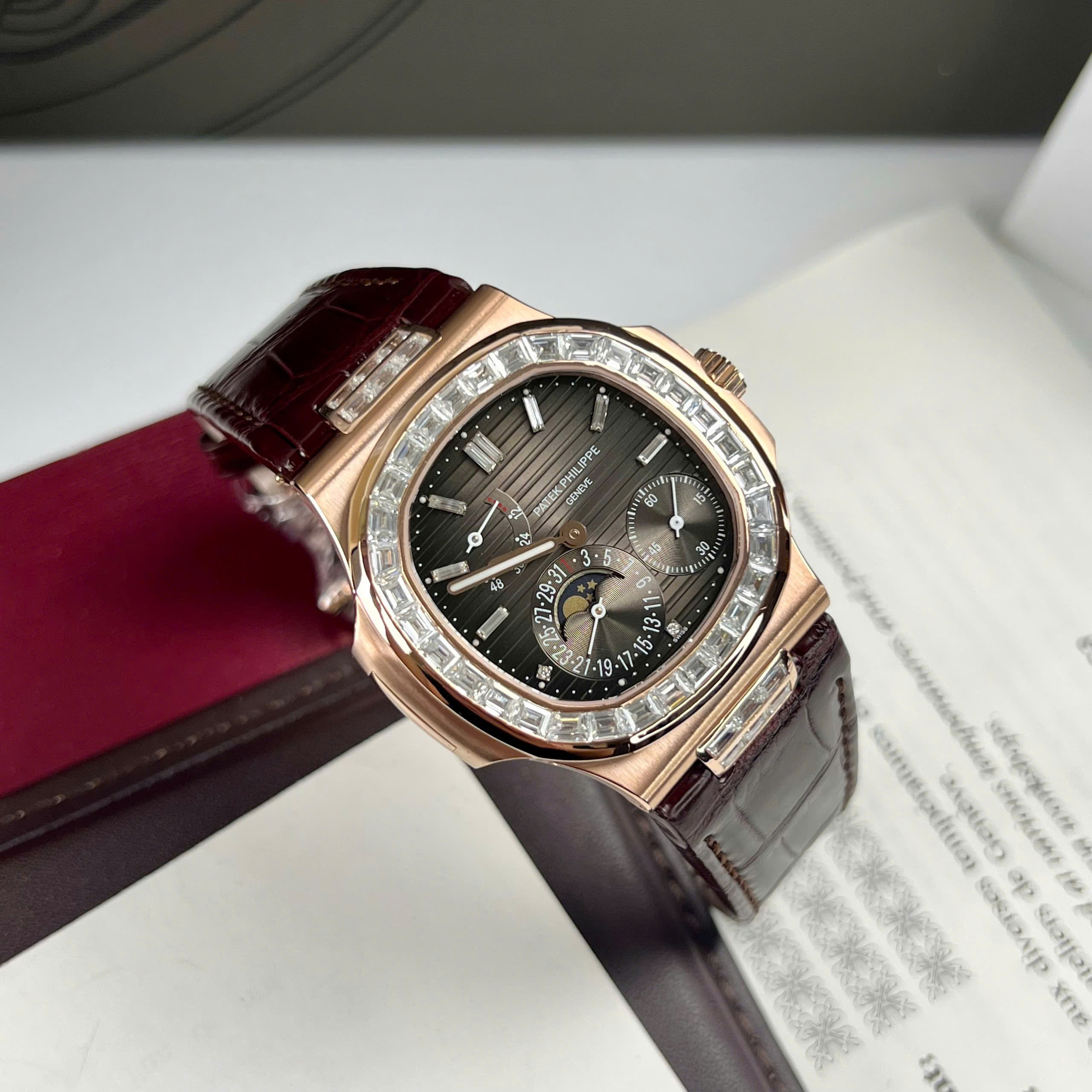 Patek Philippe Nautilus 5724R Best Replica Watch Gold 18K Wrapped Bezel Diamond Moissanite Baguette Grey Dial Leather Strap 40mm (9)